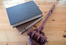 퀘벡 변호사, Covid-19 기간 동안 권리 침해로 주 정부를 고소