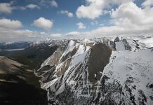 캐나다 로키산맥서 실종된 20대, 5주만에 발견돼 구조